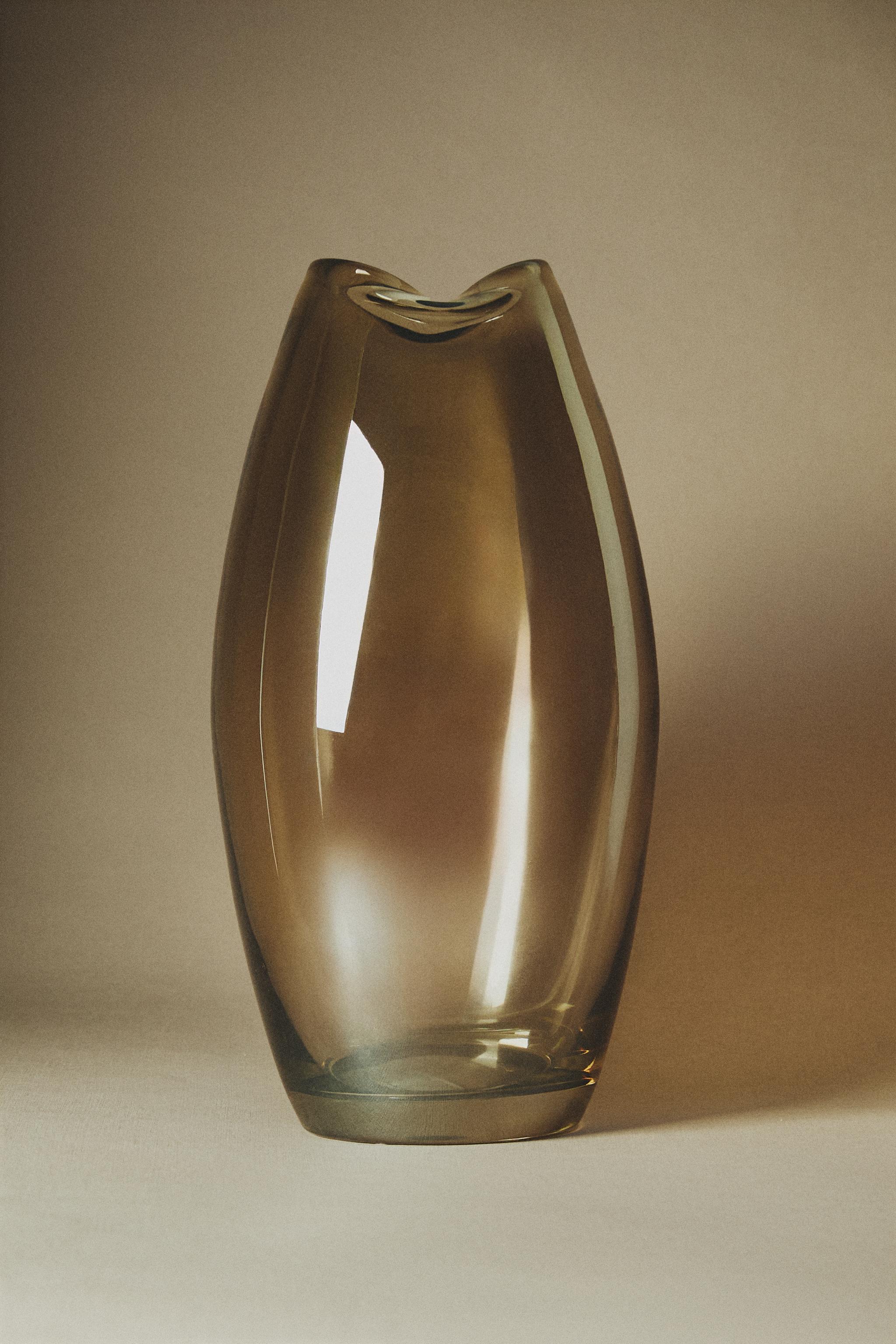 TALL SHINY GLASS VASE